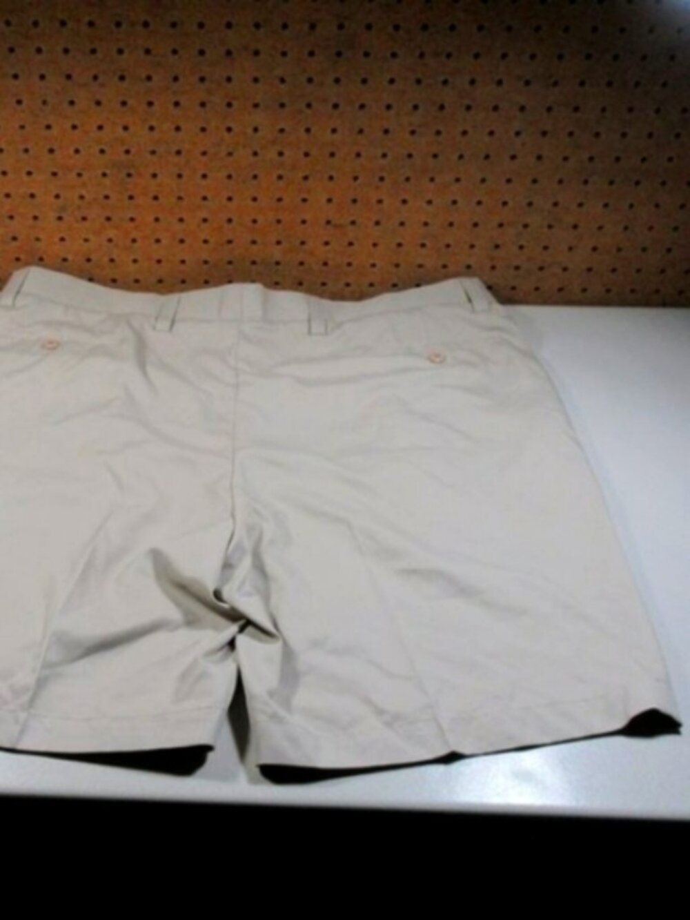 Bugatchi Uomo mens solid khaki golf shorts 40 EUC